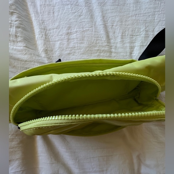 Neon green lululemon belt bag - Picture 6 of 8